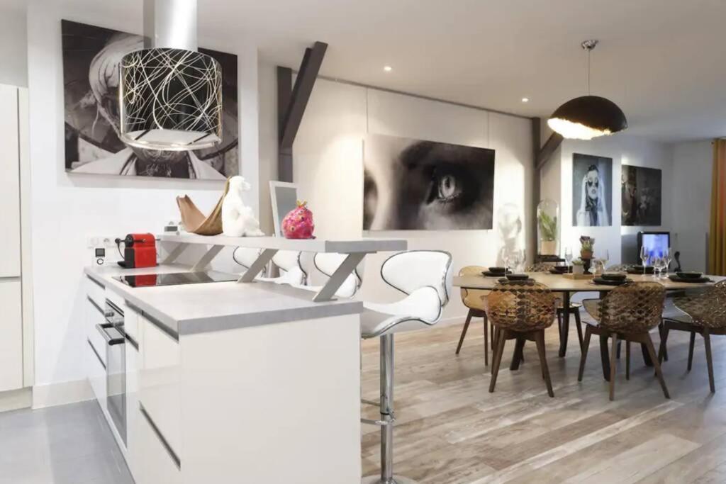Reims Centre : Appartement Lumineux Et Atypique 46, Place D'Erlon Екстериор снимка